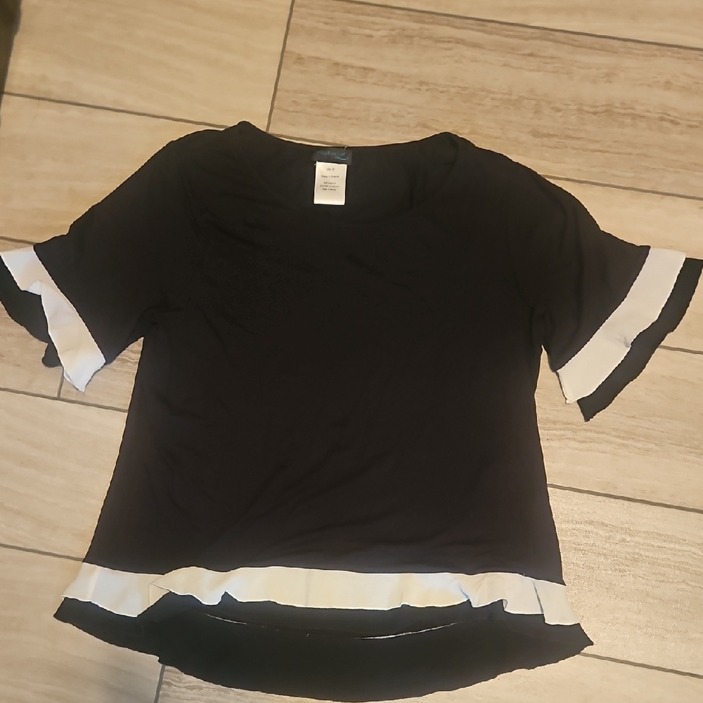 Creation L Short Sleeve Women's Top Flared Crepe Sleeve Like New